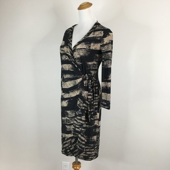 BCBGMAXAZRIA Black Combo ALBERTO Printed Stretch Midi Wrap Dress - Picture 7 of 11